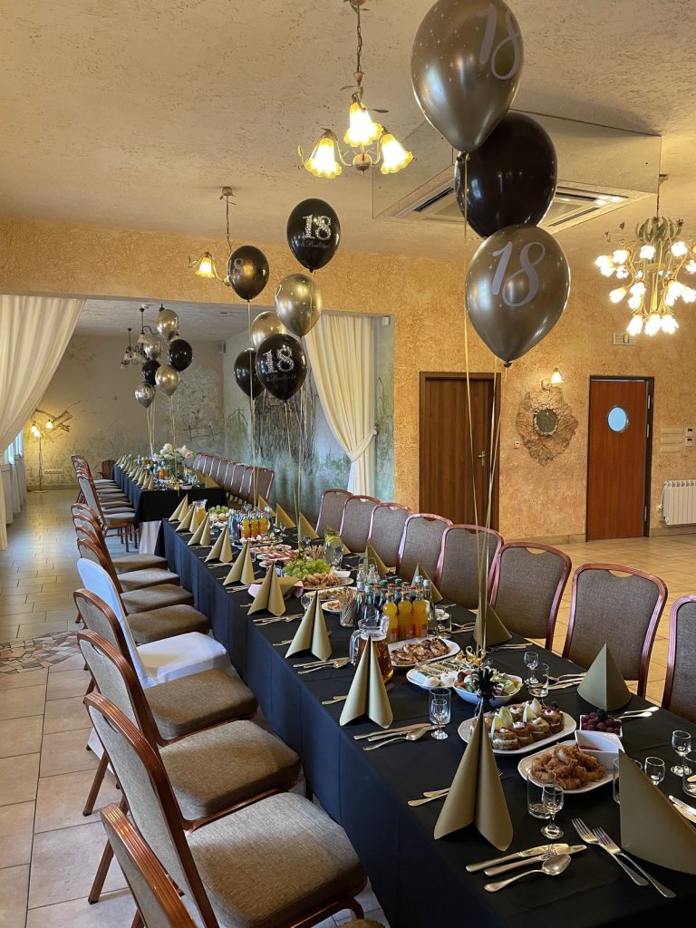 Sala bankietowa Mały Dworek przygotowana na przyjęcie (3)
